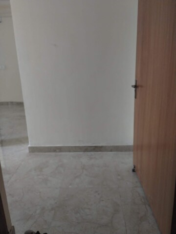 Room in 2 BHK Apartment at Amrapali Golf Homes, Sector 4, Greater Noida – for Sale