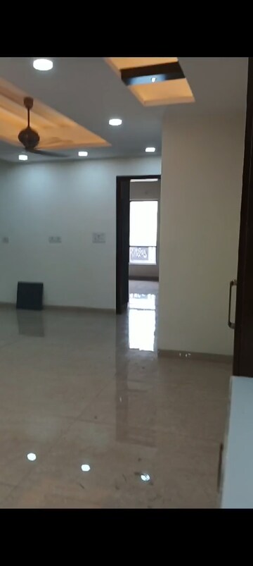 Room in 3 BHK Builder Floor at BPTP Parkland Pride, Sector 77 – for Sale