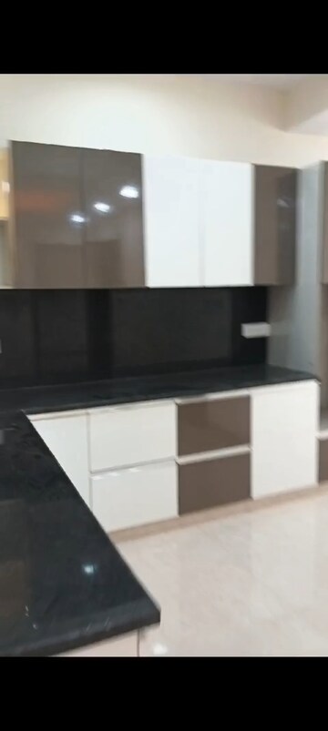 Kitchen in 3 BHK Builder Floor at BPTP Parkland Pride, Sector 77 – for Sale