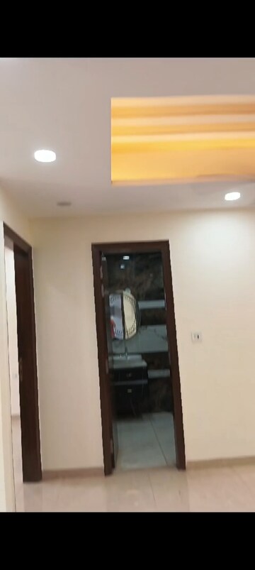Furnished Amenities in 3 BHK Builder Floor at BPTP Parkland Pride, Sector 77 – for Sale