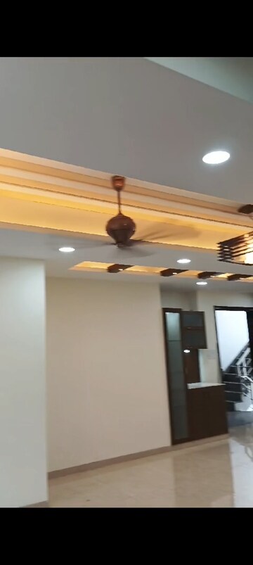 Furnished Amenities in 3 BHK Builder Floor at BPTP Parkland Pride, Sector 77 – for Sale