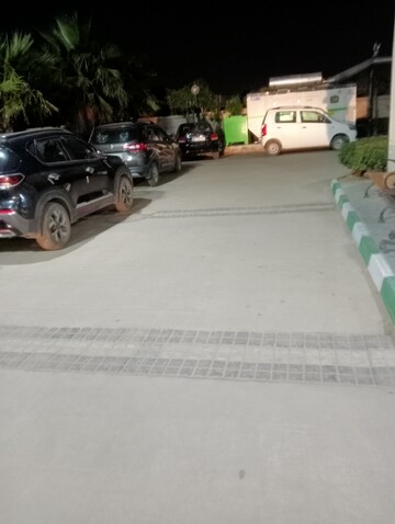 Room in 1.5 BHK Apartment at Sector 81a – for Sale