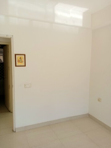 Room in 2 BHK Apartment at Signature Global Synera, Sector 81 – for Sale