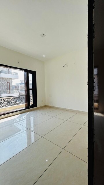 Room in 3 BHK Apartment at Sector 117 – for Sale