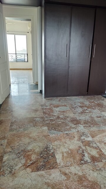 Room in 3 BHK Apartment at Hiranandani Gardens Eldora, Powai – for Sale