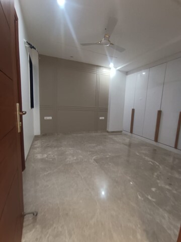 Room in 3 BHK Builder Floor at Dlf Phase I – for Sale