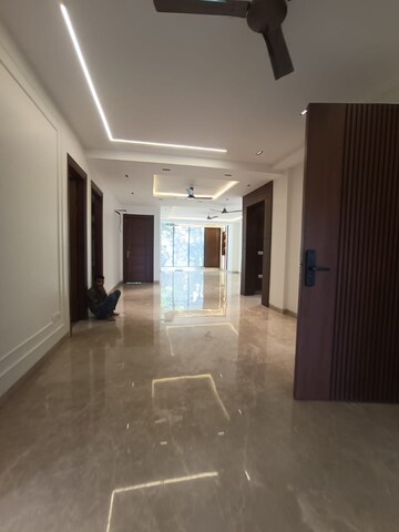 Room in 3 BHK Builder Floor at Dlf Phase I – for Sale