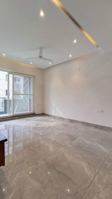 Room in 4 BHK Builder Floor at Green Fields Colony – for Sale