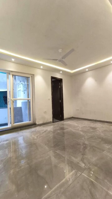 Room in 4 BHK Builder Floor at Green Fields Colony – for Sale