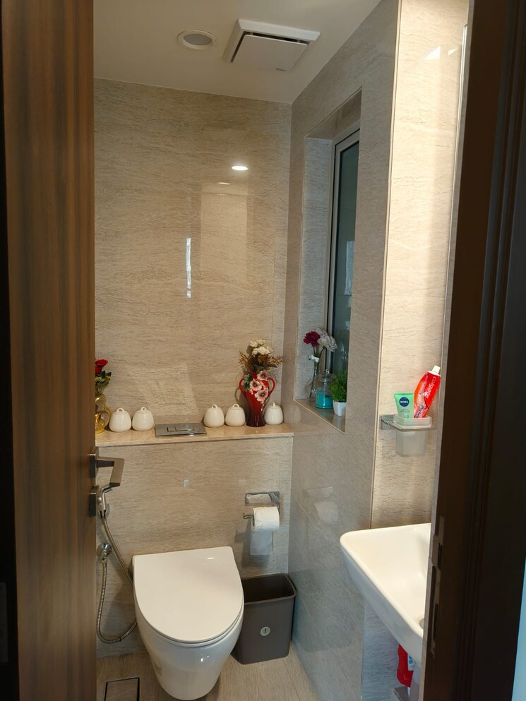Bathroom, hiranandani-regent-hill 1 Bedroom 379 Sq.Ft. Apartment In Powai Mumbai 7312750