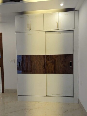Room in 3 BHK Builder Floor at Green Fields Colony – for Sale