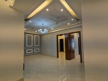 Room in 3 BHK Builder Floor at Green Fields Colony – for Sale