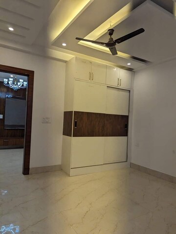 Room in 3 BHK Builder Floor at Green Fields Colony – for Sale