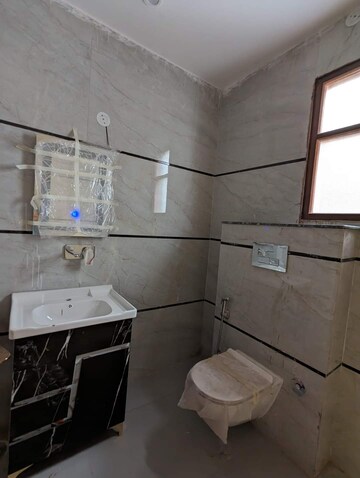 Attached Bathroom in 3 BHK Builder Floor at Green Fields Colony – for Sale