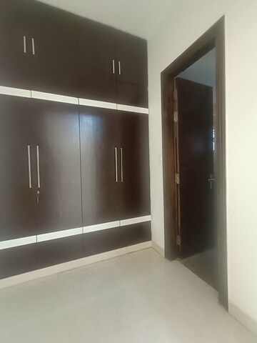 Furnished Amenities in 4 BHK Builder Floor at Green Fields Colony – for Sale
