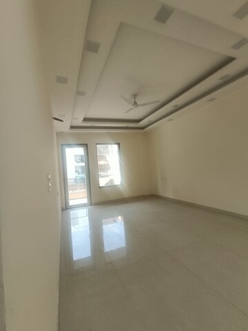 Room in 4 BHK Builder Floor at Green Fields Colony – for Sale