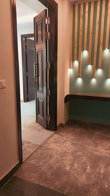 Building Lobby in 4 BHK Builder Floor at Palam Vihar Residents Association, Palam Vihar – for Sale