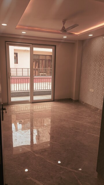 Room in 4 BHK Builder Floor at Palam Vihar Residents Association, Palam Vihar – for Sale