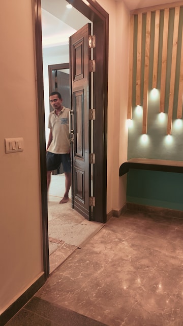 Building Lobby in 4 BHK Builder Floor at Palam Vihar Residents Association, Palam Vihar – for Sale