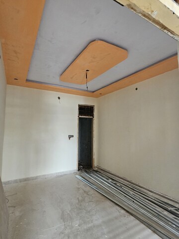 Room in 2 BHK Independent House at Deva Road – for Sale
