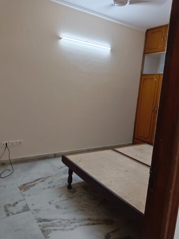 Room in 1 BHK Builder Floor at Lajpat Nagar – for Rent