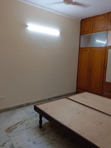 Room in 1 BHK Builder Floor at Lajpat Nagar – for Rent