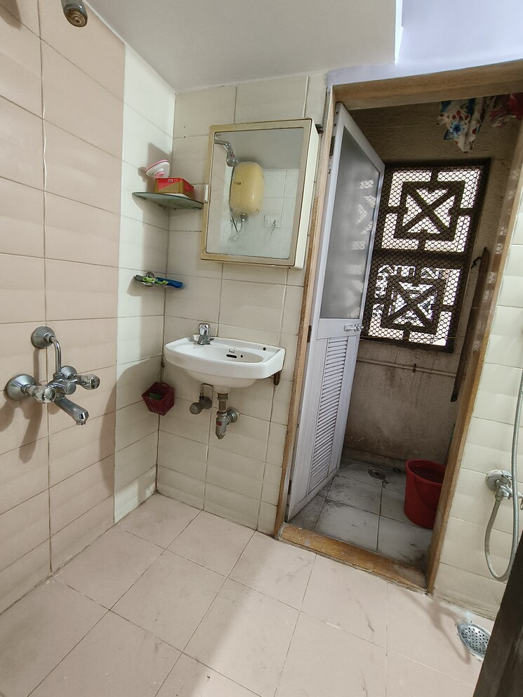 Bathroom, dosti-group-maitri-vatika 2 Bedroom 950 Sq.Ft. Apartment In Kalwa Thane 7313869