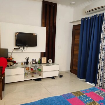 Room in 3 BHK Independent House at Sector 123 – for Sale