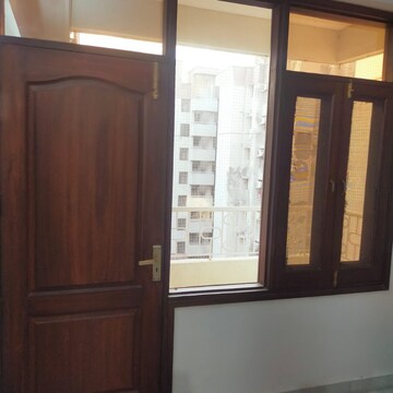 Room in 3 BHK Apartment at Sector 6, Dwarka – for Sale