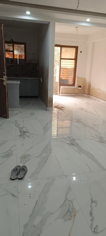 Bathroom in 2 BHK Apartment at Srs Pearl Floors, Sector 88 – for Sale
