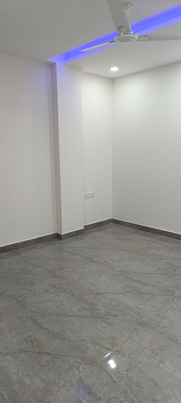 Room in 2 BHK Apartment at Srs Pearl Floors, Sector 88 – for Sale