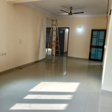 Room in 3 BHK Apartment at Sector 3 Dwarka – for Sale