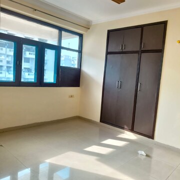 Room in 3 BHK Apartment at Sector 3 Dwarka – for Sale