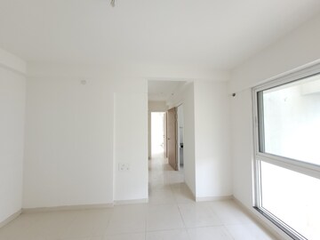 Room in 1.5 BHK Apartment at Godrej Emerald, Ghodbunder Road – for Sale