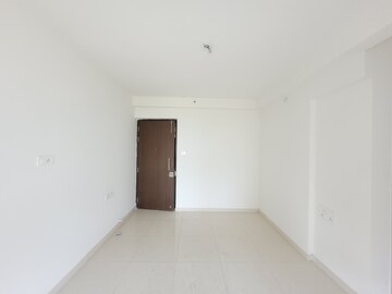 Room in 1.5 BHK Apartment at Godrej Emerald, Ghodbunder Road – for Sale