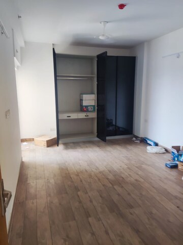 Room in 4 BHK Apartment at Emaar Emrald Floors Select, Sector 65 – for Sale