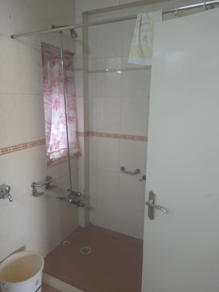Bathroom, model-town 4 Bedroom 2200 Sq.Ft. Villa In Andheri West Mumbai 7315416