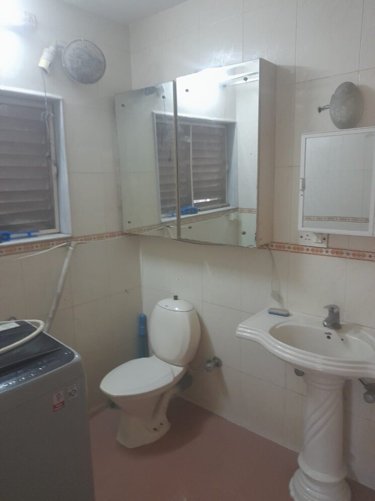Bathroom, model-town 4 Bedroom 2200 Sq.Ft. Villa In Andheri West Mumbai 7315416
