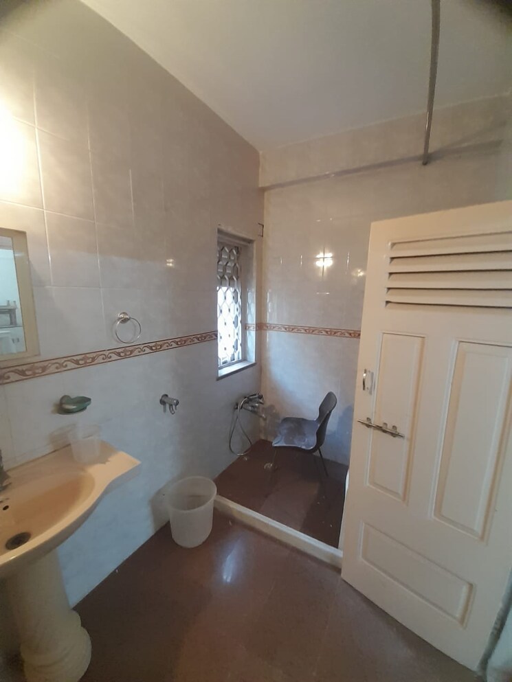 Bathroom, model-town 4 Bedroom 2200 Sq.Ft. Villa In Andheri West Mumbai 7315416