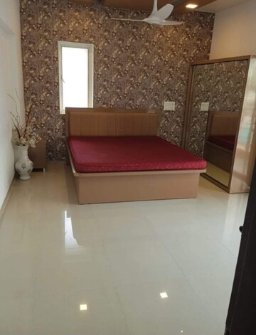 Room in 3 BHK Apartment at Salarpuria H And M Royal, Kondhwa – for Rent