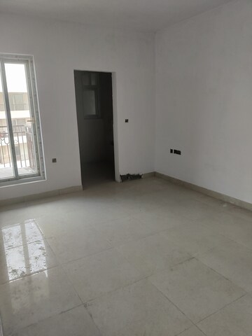 Room in 4 BHK Apartment at ATS Triumph, Sector 104 – for Sale