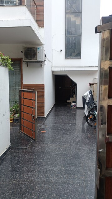 Parking in 4 BHK Builder Floor at SS Aaron Ville, Sector 48 – for Sale