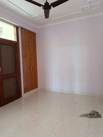 Room in 4 BHK Apartment at Sector 4, Dwarka – for Sale
