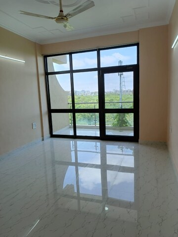 Room in 4 BHK Apartment at Sector 4, Dwarka – for Sale