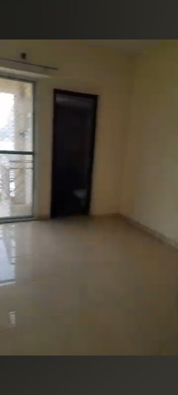 Room in 4 BHK Apartment at Gaur Saundaryam, Tech Zone 4 Greater Noida – for Sale