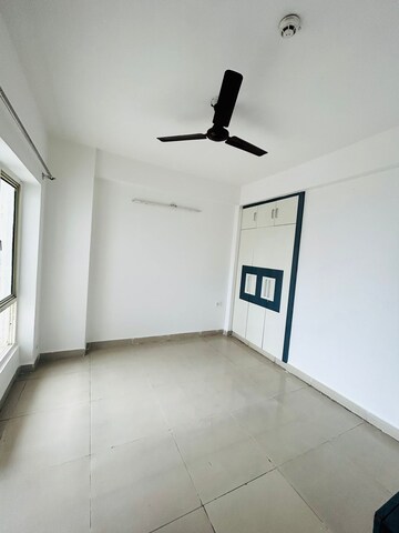 Room in 2 BHK Apartment at Panchsheel Greens II, Sector 16 Greater Noida – for Sale