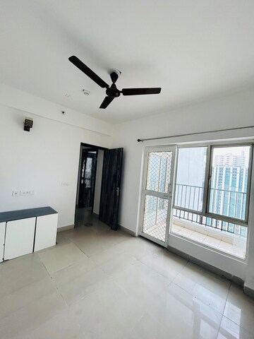 Room in 2 BHK Apartment at Panchsheel Greens II, Sector 16 Greater Noida – for Sale