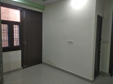 Room in 1.5 BHK Builder Floor at Dwarka Mor – for Sale