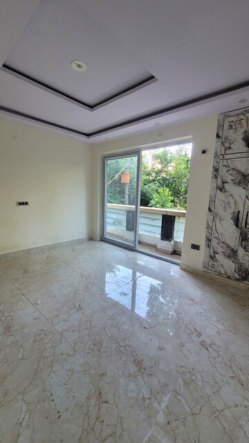 Master Bedroom in 3 BHK Builder Floor at Dilshad Garden – for Sale