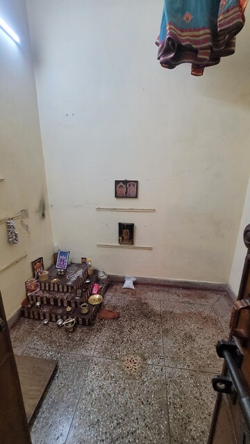Furnished Amenities in 2 BHK Builder Floor at Dilshad Garden – for Sale